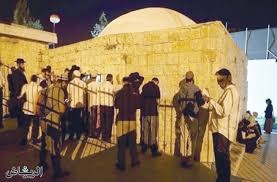 دعوات إسرائيلية لإعادة احتلال قبر يوسف في نابلس