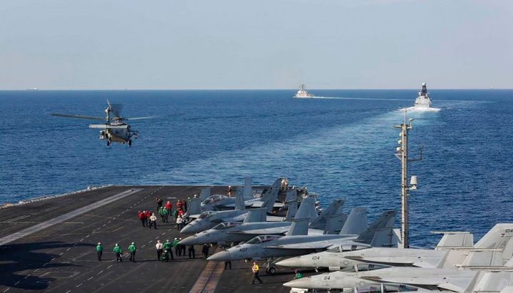 إيران تكشف عن قاعدة عسكرية في البحر