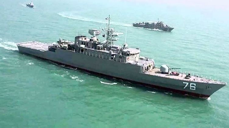 البحرية الإيرانية تدشن سفينة حربية بمواصفات فريدة