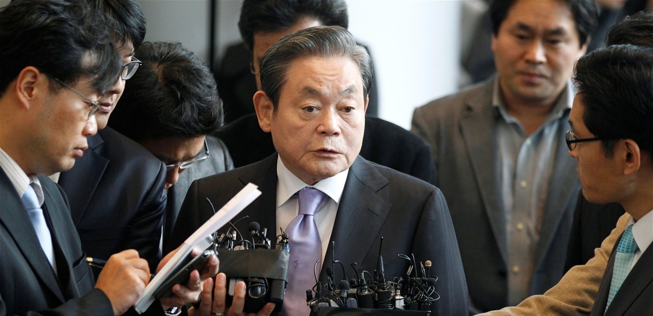 سامسونغ تودع رئيسها عملاق الاتصالات العالمية