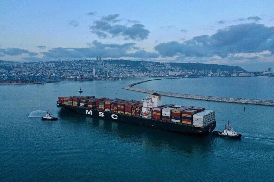 باخرة بضائع إماراتية تصل لأول مرة ميناء حيفا المحتلة