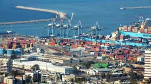 سفينة شحن بحرينية قريبا إلى حيفا