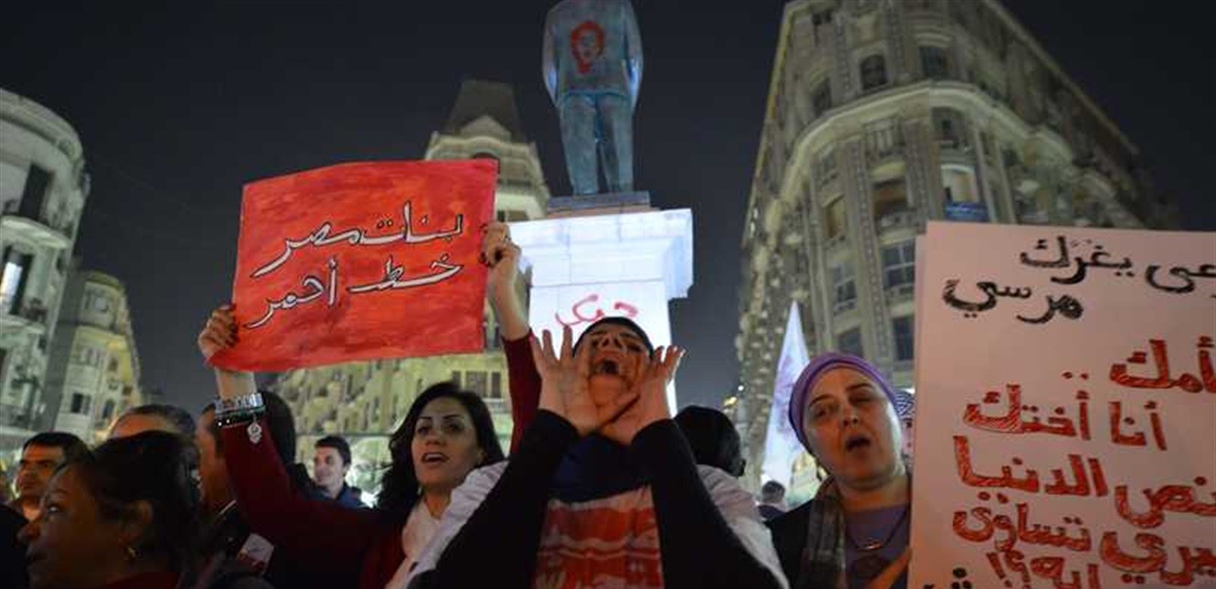 أنجبت طفلاً من والدها بعد اغتصاب 6 مرات بمشاركة شقيقها