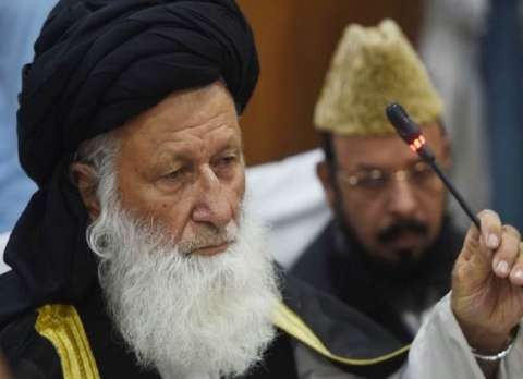 ثاني أكبر دولة إسلامية مشايخها يروجون للتطبيع  مع العدو