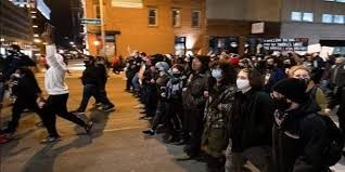 احتجاجات في ولاية أوهايو الأميركية بعد مقتل رجل من أصول إفريقية