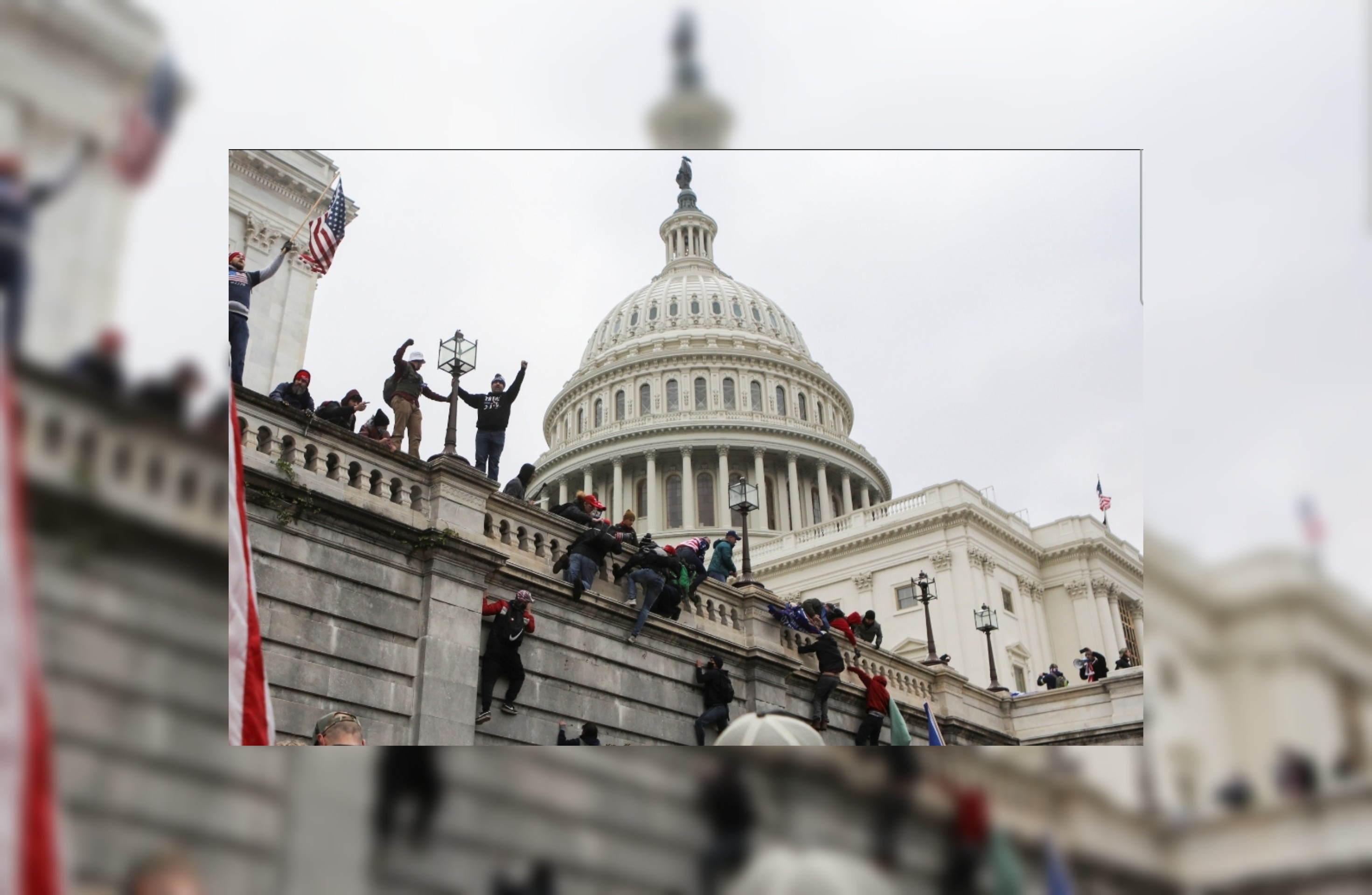 وزير الجيش الأمريكي  فتح ما لا يقل عن 25 قضية إرهاب محلية نتيجة هجوم أنصار ترامب على الكونغرس