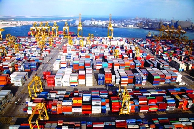 في جديد تصريحات الناطق باسم القوات المسلحة اليمنيّة لن تظل موانئ السعودية والامارات مفتوحة طالما موانئنا مغلقة.