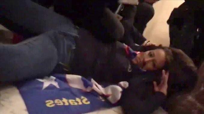 شاهد بالفيديو- الإمرأة الأمريكية التي قتلت في الكونغرس الأمريكي