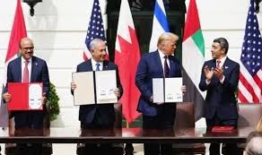 هكذا كافأ ترامب الامارات والبحرين على تطبيعهما مع العدو..