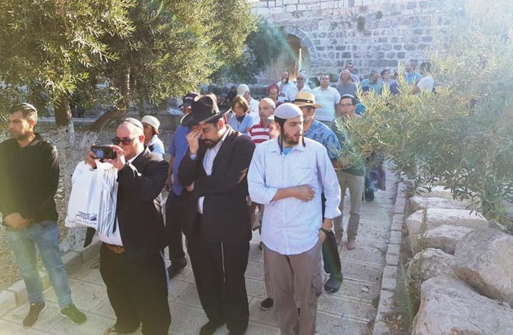 مستوطنون يقتحمون الأقصى ويؤدون طقوسا تلمودية