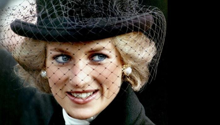 بالصور..3 رسائل بخط يد الأميرة ديانا للبيع...كم سعرها ولمن كتبت