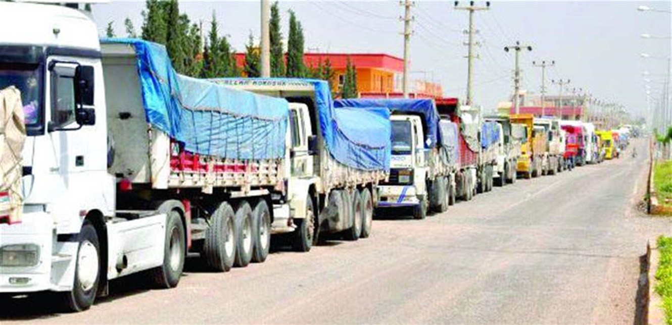 بالفيديو: توقيف شاحنات محملّة بالأرز المدعوم في طريقها الى سوريا