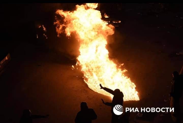 لليوم الثاني...احتجاجات لبنان متواصلة وأسعار المحروقات تشتعل