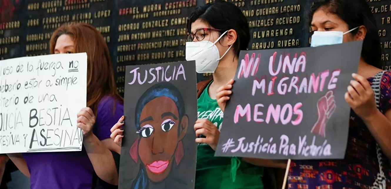 بالفيديو: على طريقة جورج فلويد....الشرطة المكسيكية تقتل لاجئة رغم صيحات المناشدة