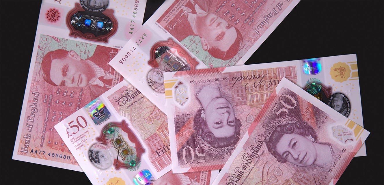 ورقة نقدية جديدة في بريطانيا تحمل صورة عالم....من هو