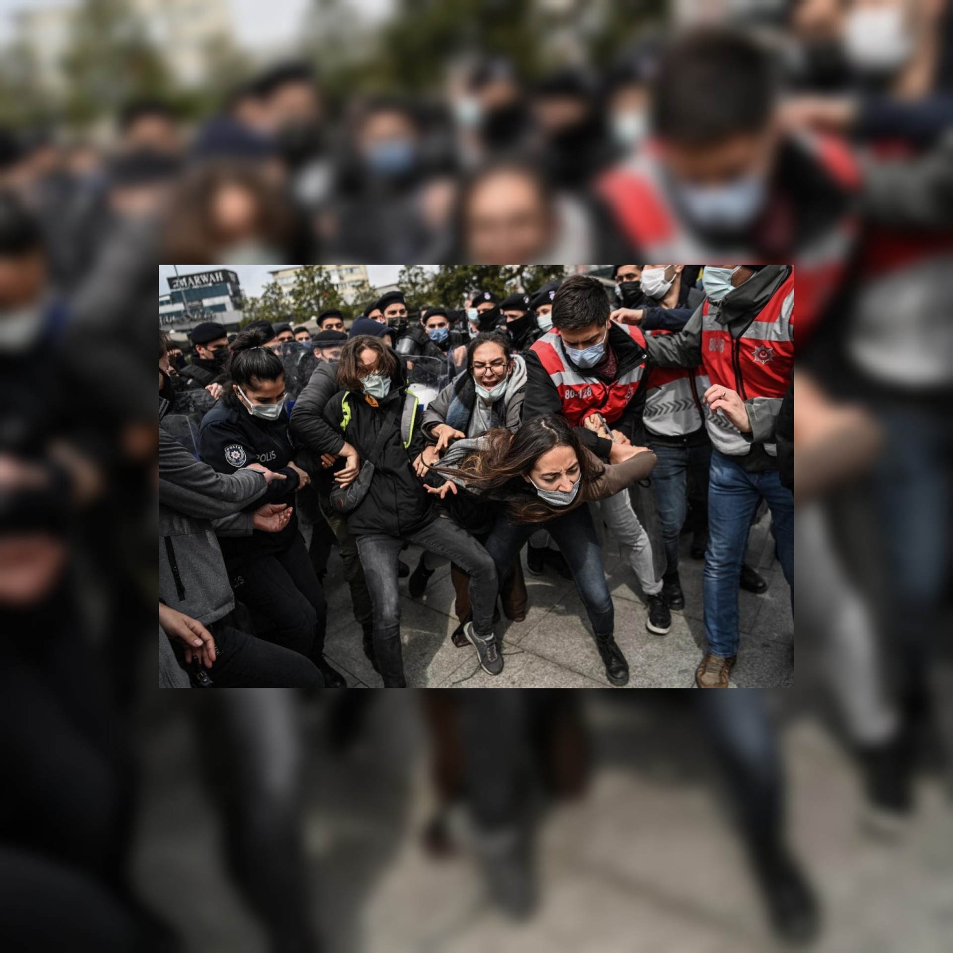 الشرطة التركية تعتقل عشرات الطلاب خلال تظاهرة