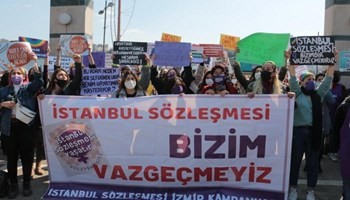 آلاف النساء يتظاهرن في اسطنبول ضد إردوغان....والسبب