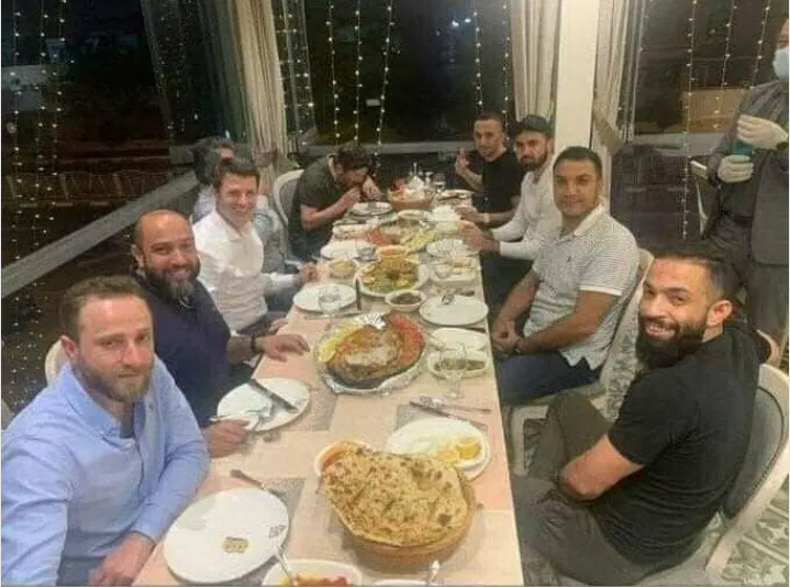 عمر خريبين مع إعلامي مقرب من 