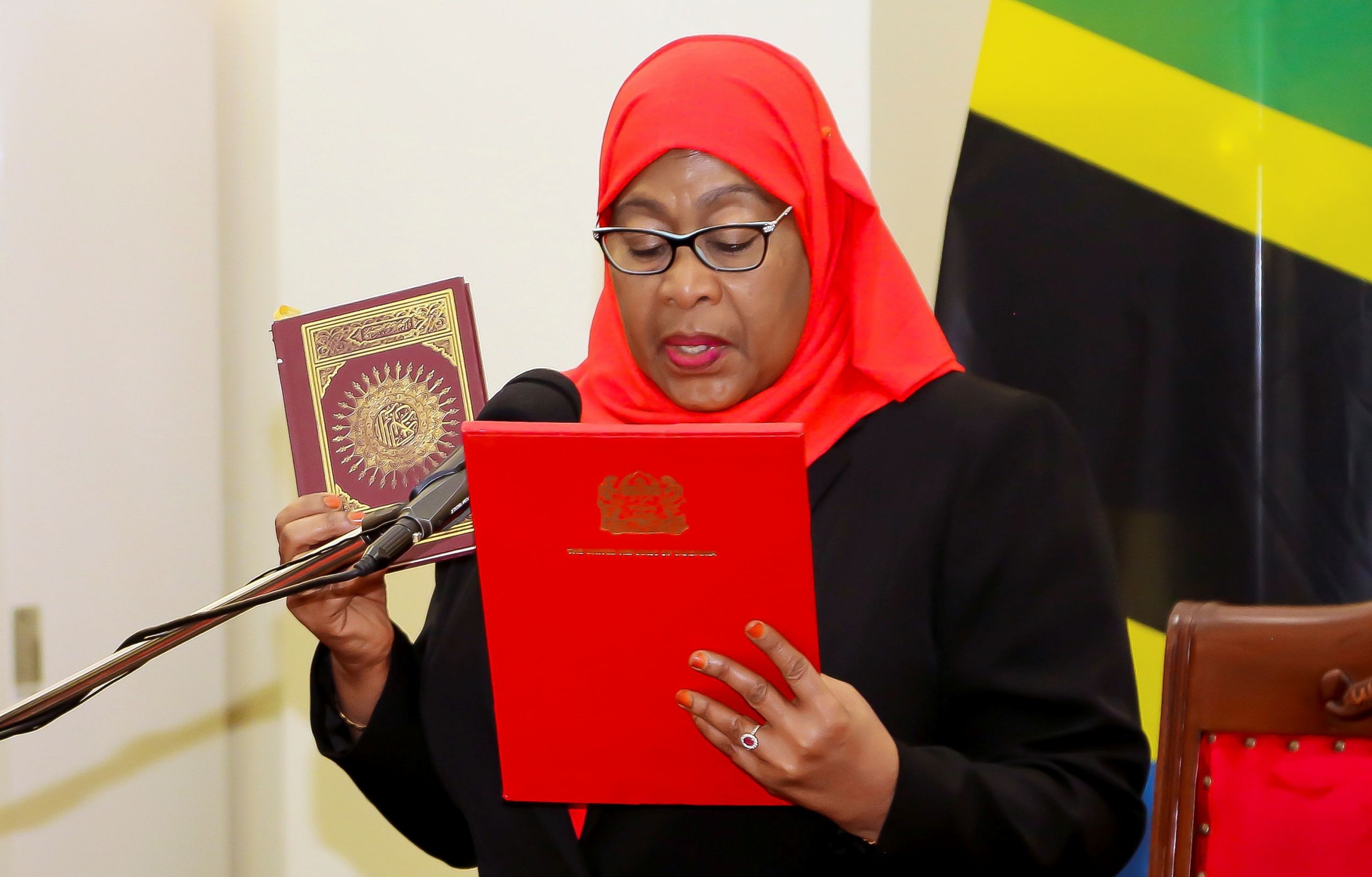 اليمنية الأصل, سامية حسن صلوحي أصبحت أول رئيسة لجمهورية تنزانيا.