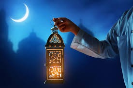 دول عربية تعلن أول أيام رمضان.. وأخرى تتحرى الليلة