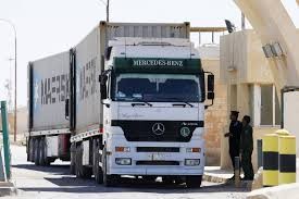 بعد أيام من قرار الحظر.. السعودية تسمح لشاحنات لبنانية بالدخول إليها