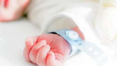 الأولى في العالم.. ولادة طفل في العراق بثلاثة أعضاء ذكورية