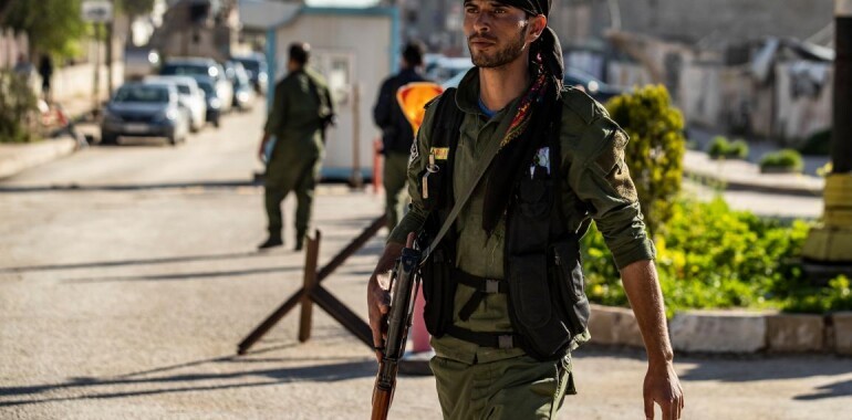 اشتباكات بين قسد والجيش السوري ..ما الذي يحصل في القامشلي