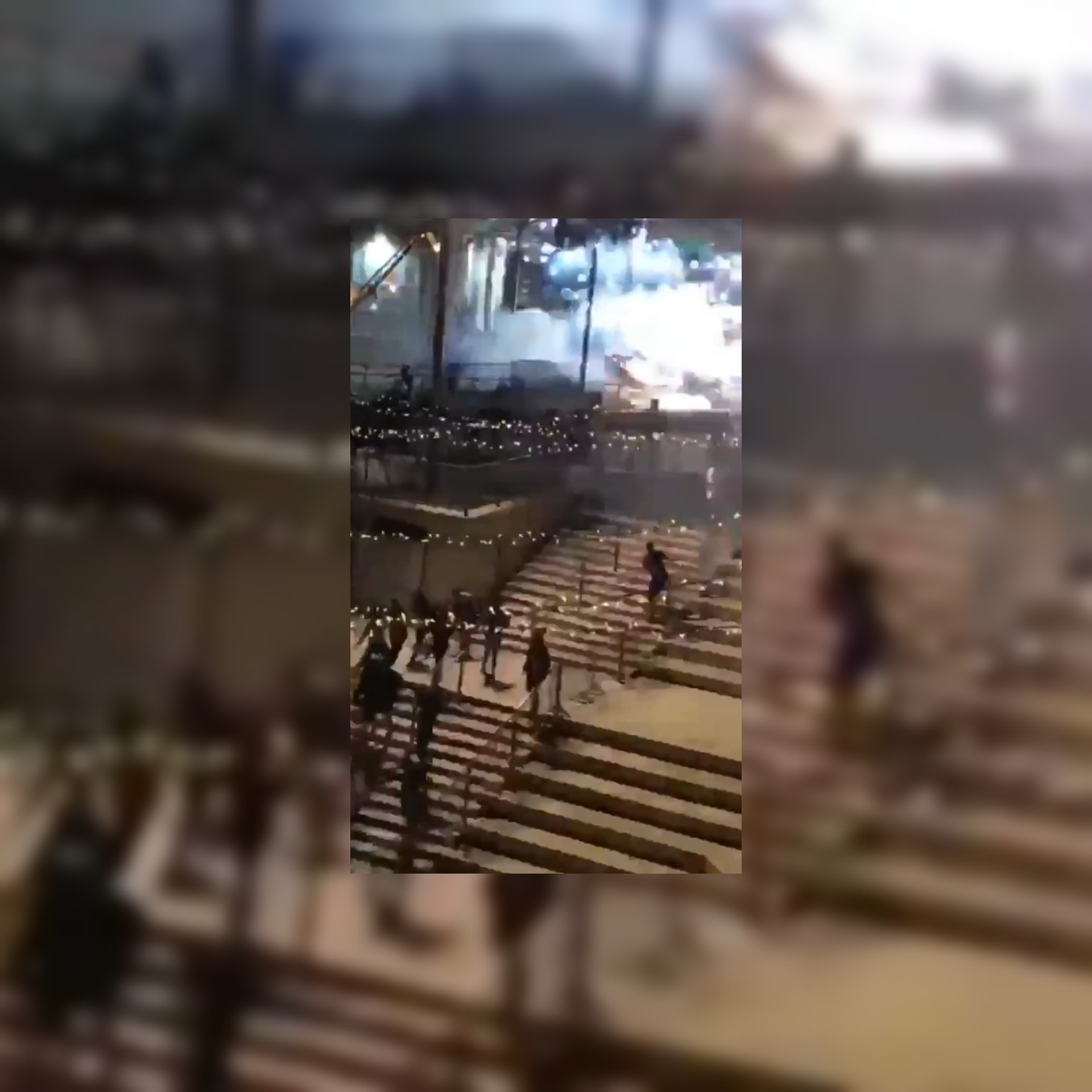 شاهد مواجهات عنيفة بين الفلسطينيين وشرطة الإحتلال الإسرائيلي في  باب العامود بالقدس المحتلة شاهد مواجهات عنيفة بين الفلسطينيين وشرطة الإحتلال الإسرائيلي في  باب العامود بالقدس المحتلة