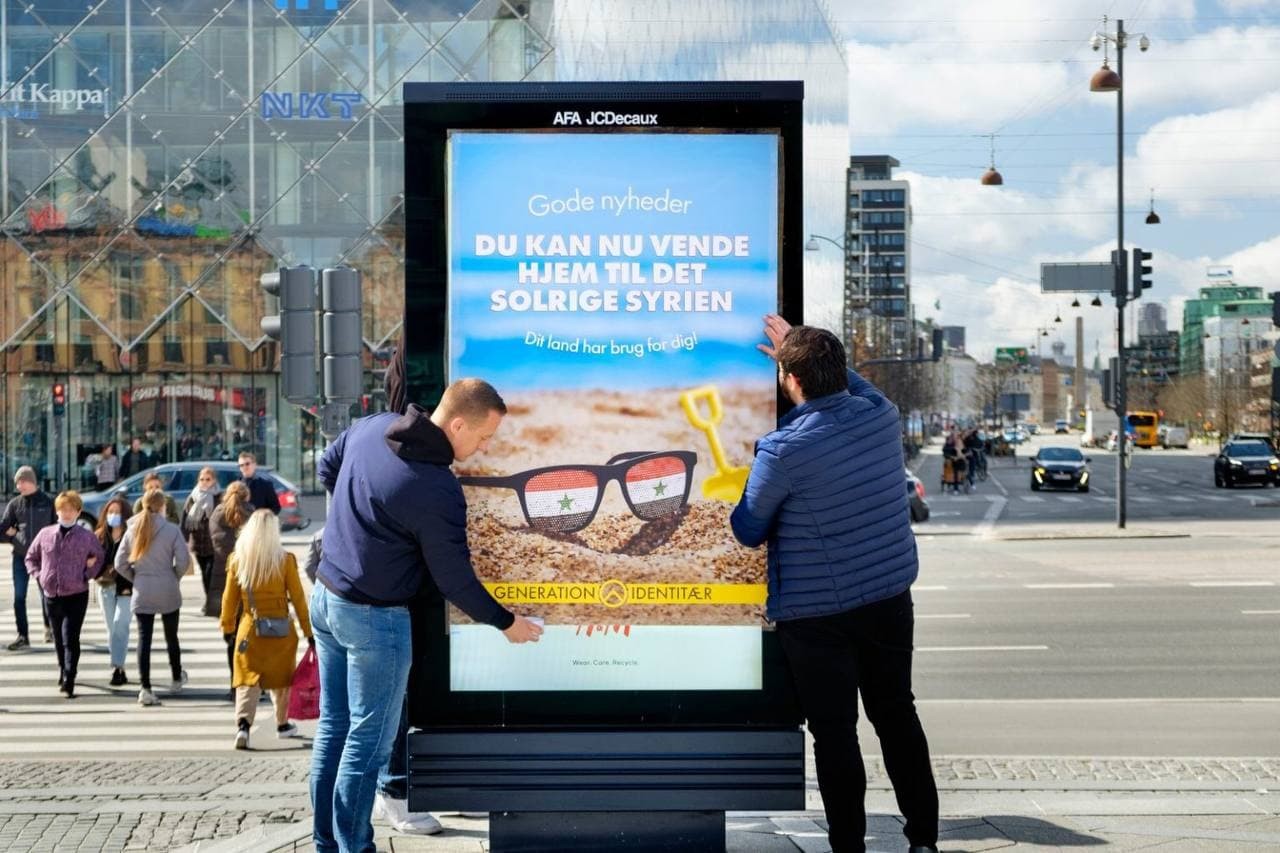 صور- عودوا إلى سوريا المشمسة..لافتات في الدنمارك تدعو السوريين إلى العودة
