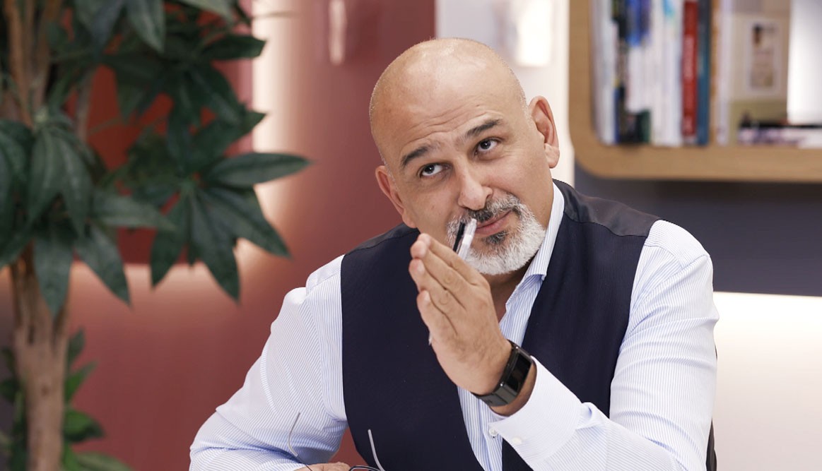 جمال سليمان يعلق عمله السياسي مع المعارضة..والسبب