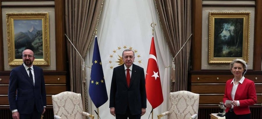 فيديو: أردوغان يهين المفوضية الأوروبية أورسولا...فهل تعمد ذلك