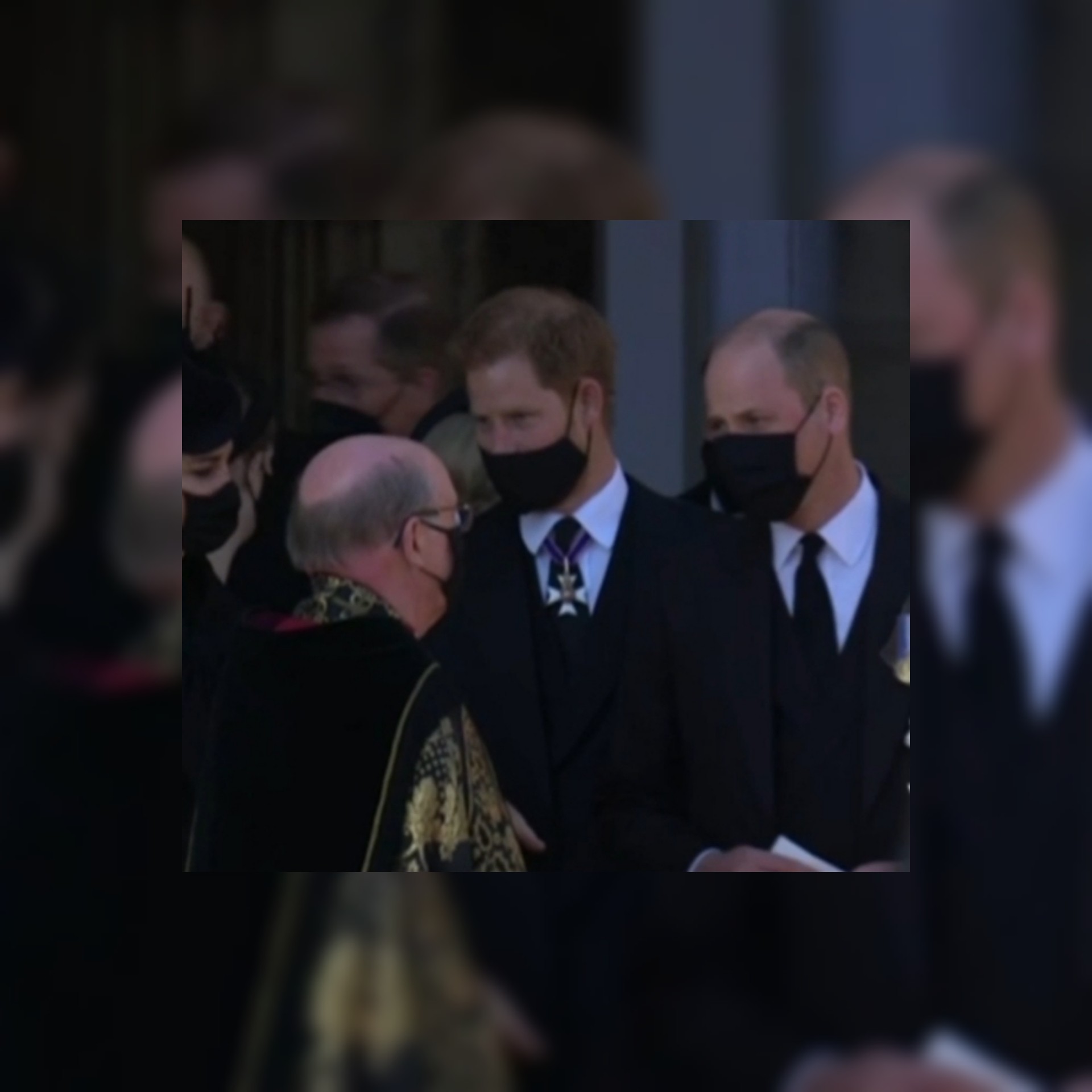 فيديو جنازة الأمير فيليب: الأميران ويليام وهاري يتحادثان للمرة الأولى منذ تنحي الأخير عن مهامه الملكية