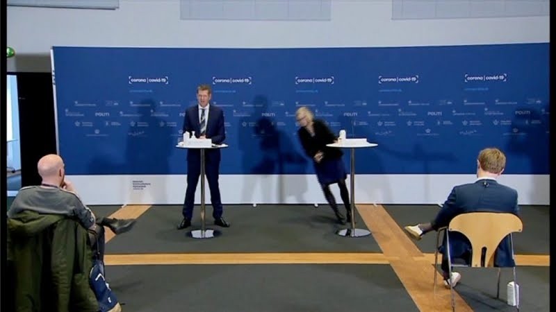 بالفيديو .. لحظة إغماء رئيسة الوكالة الطبية الدانماركية