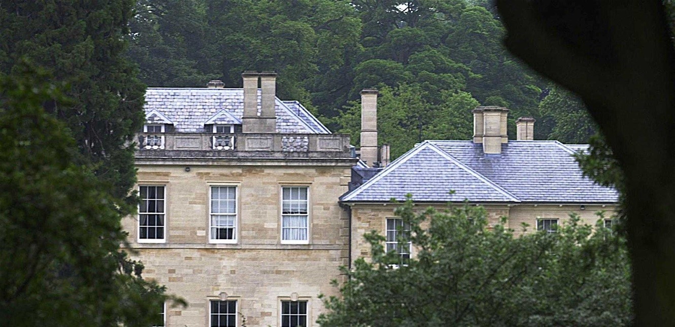 بـ165 مليون دولار.. أمير سعودي يبيع قصرا في الريف الإنكليزي لملك البحرين