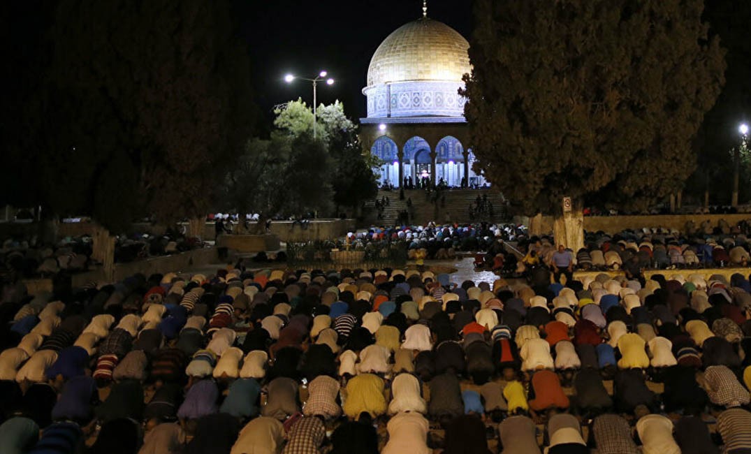 في أول يوم برمضان الإحتلال يمنع آذان العشاء في المسجد الأقصى