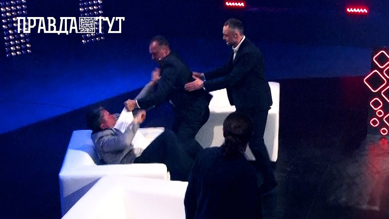 بالفيديو: برنامج تلفزيوني يتحول إلى حلبة مصارعة.. تضارب ولكمات بين نائبين