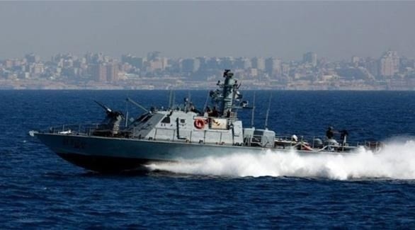 صورة-زورق للجيش اللبناني يواجه زورقا للعدو الإسرائيلي