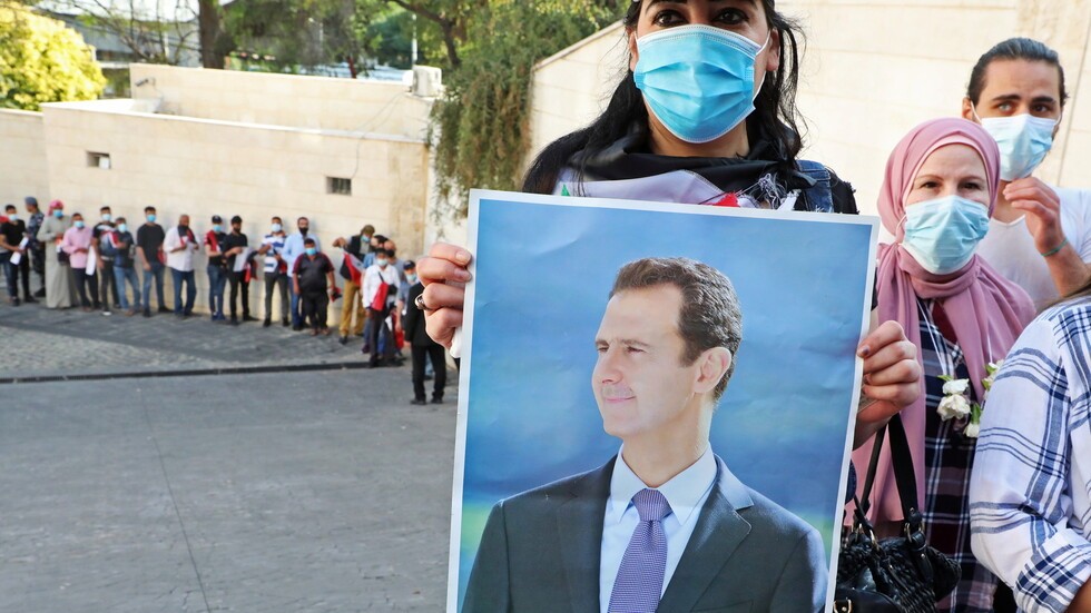 شبان لبنانيون يعتدون على مسيرة مؤيدة للأسد شمال بيروت
