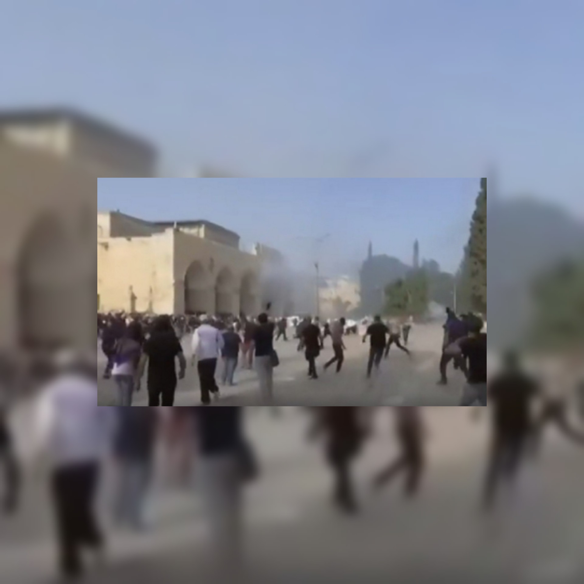 شاهد الفلسطينيون يتصدون لقوات الاحتلال والمستوطنين الصهاينة في  المسجد الاقصى