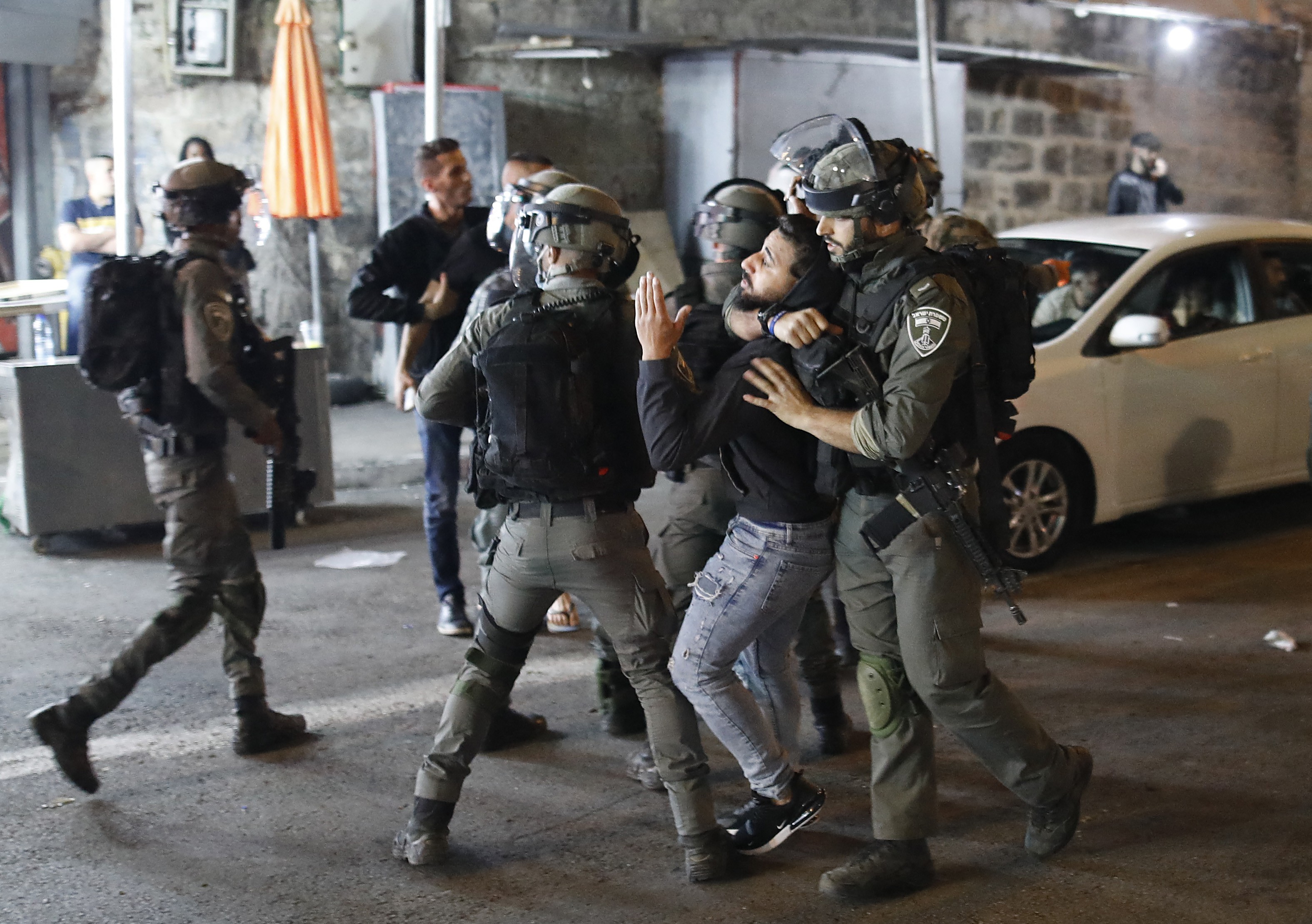 Нападение на лагерь. Иерусалим после беспорядков. Полиция Палестины.