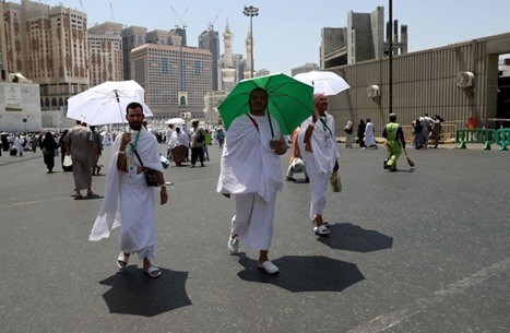 السعودية تعلن شروط الحج.. وتمنع الوافدين من الخارج