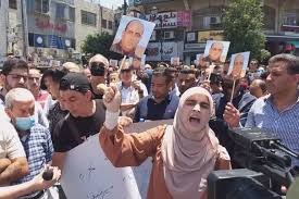 الاندبندنت: لهذه الأسباب انتفض الفلسطينيون ضد محمود عباس