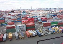 تفشي كورونا بأكبر موانئ الصين يفاقم أزمة الشحن العالمية..