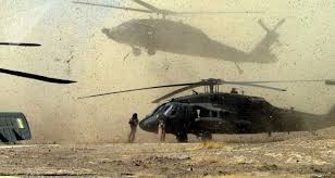 في دير الزور....شاب يتصدى لمروحية أمريكية ويطلق النار عليها...هكذا ردت