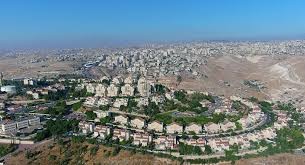 مفوض حقوق الإنسان يصف المستوطنات الإسرائيلية بـ”جرائم حرب”.. دعا لتكبيد تل أبيب ثمن احتلال الضفة