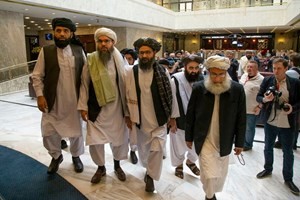 إجتماع سري بين مدير 