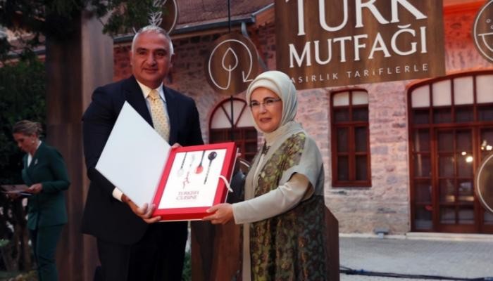 بذخ اردوغان وعائلته متواصل...كتاب طهي لزوجة الرئيس التركي يعرضها للمساءلة..