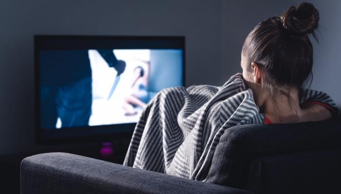 1300 دولار مقابل مشاهدة أفلام الرعب...