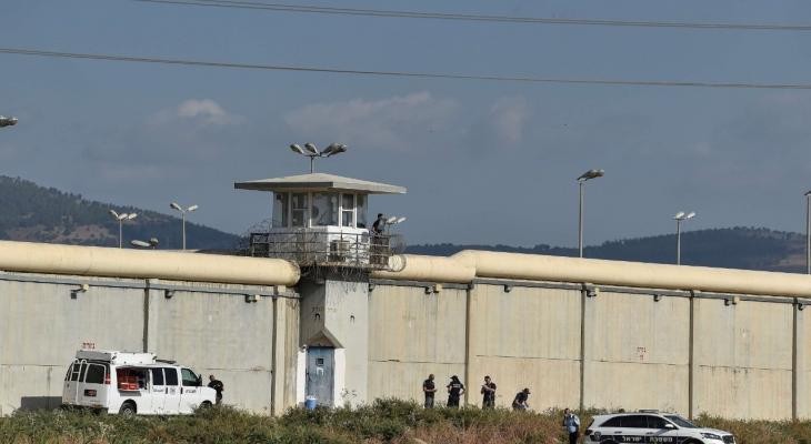 إعلام العدو ينشر فيديو لحظة عملية العبور الكبير من سجن جلبوع ...وهذا ما قاله الأسير الزبيدي في التحقيقات