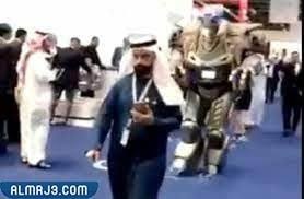 بالفيديو- حارس آلي يرافق فهد بن راسم الصباح في دبي.. تكلفته باهظة!
